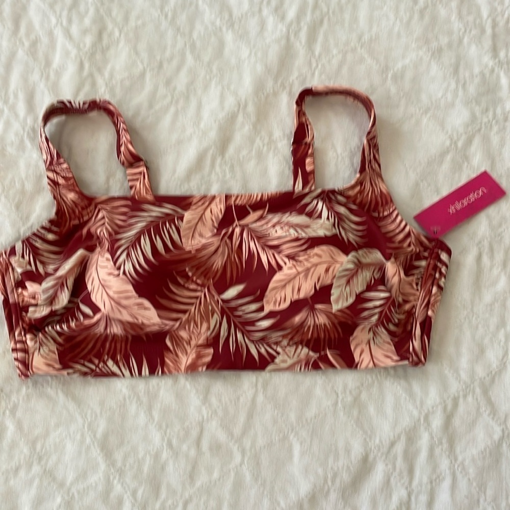 Leaf print bikini top new with tags size 18 W by exhilaration double hook. A43